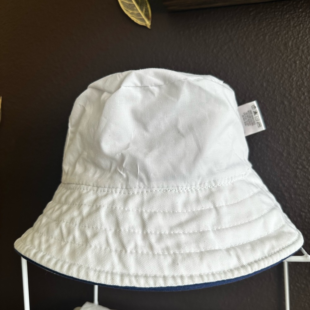 Hello Kitty Bucket Hat - Picture 10 of 11